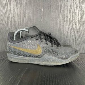 Nike MAMBA RAGE 'Gold Stars’ Men’s size 8